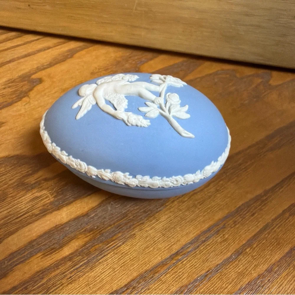 Vintage Wedgwood Jasperware egg-shaped porcelain trinket box in blue with white